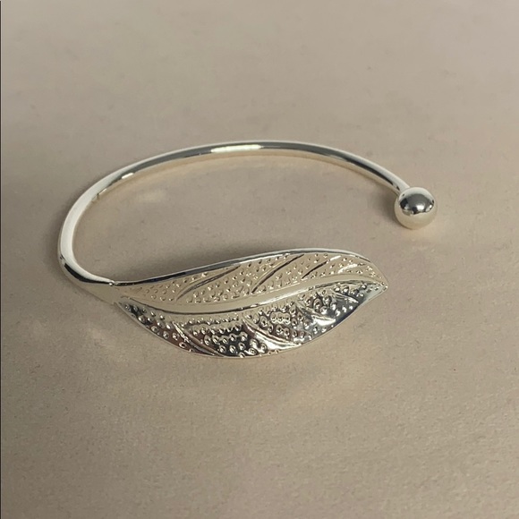 🌸2/$20🌸 Adjustable Silver Leaf Cuff - Picture 6 of 6